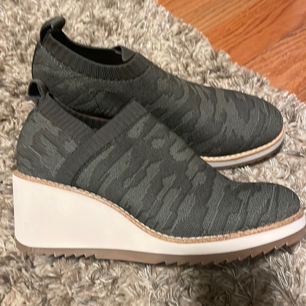 Sofft Camo wedged shoes New! Size 8m